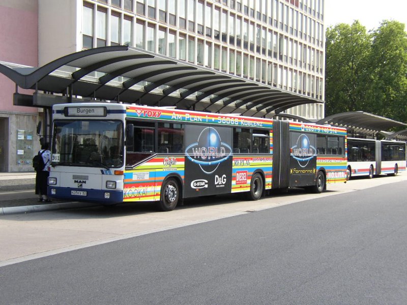 Ein Bus nach Burgen (Busgesselschaft unbekannt) am Busbahnhahof in Koblenz.