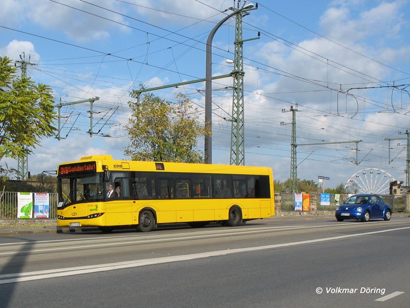 Ein Bus Solaris Urbino 12 der Dresdner Verkehrsbetriebe AG (DVB) auf Sonderfahrt - Dresden, Marienbrcke, 27.10.2006
