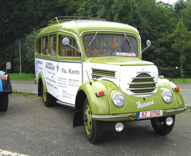 Ein Garant K30 Bus war bei der Oldtimerschau in Johnsdorf zu sehen, das Wetter war nicht ganz so mies wie die Anzahl der Oldtimer, 11.08.07