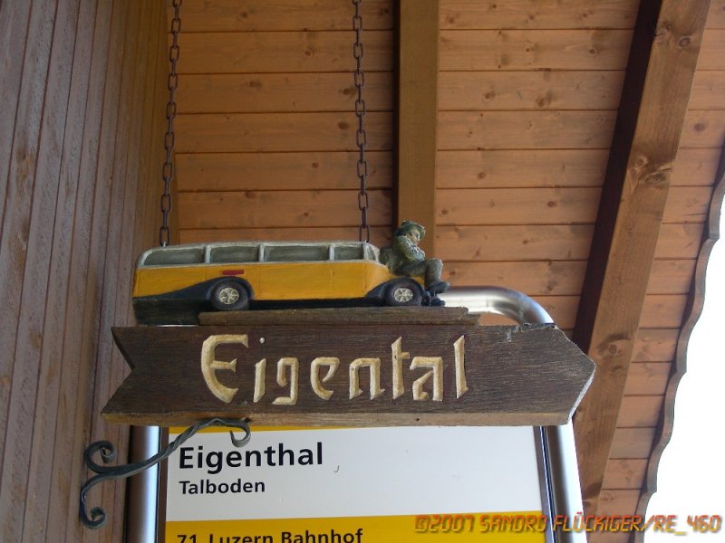 Ein interessantes Detail am Wartehuschen der Station Eigental Talboden.