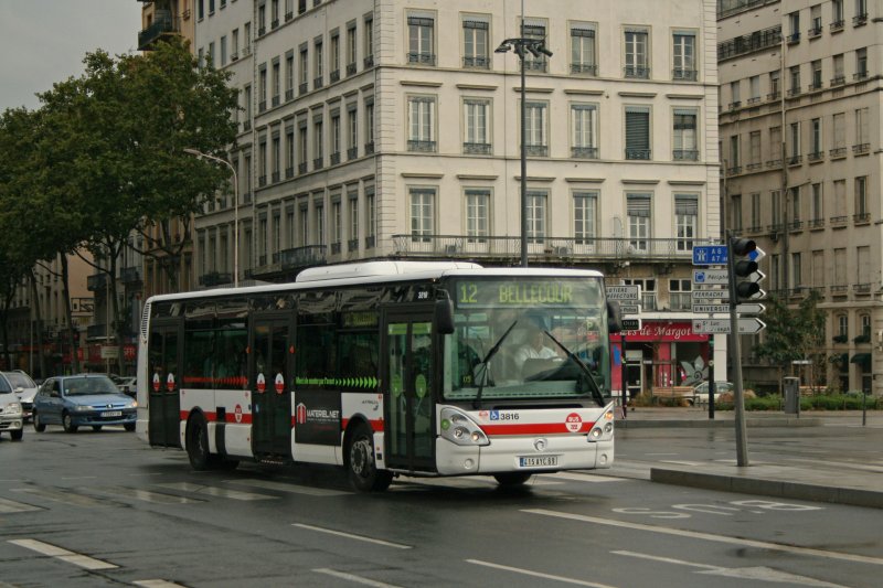 ein Irisbus Citelis 12 auf dem Weg nach Bellecour. (8. Oktober 2009)
