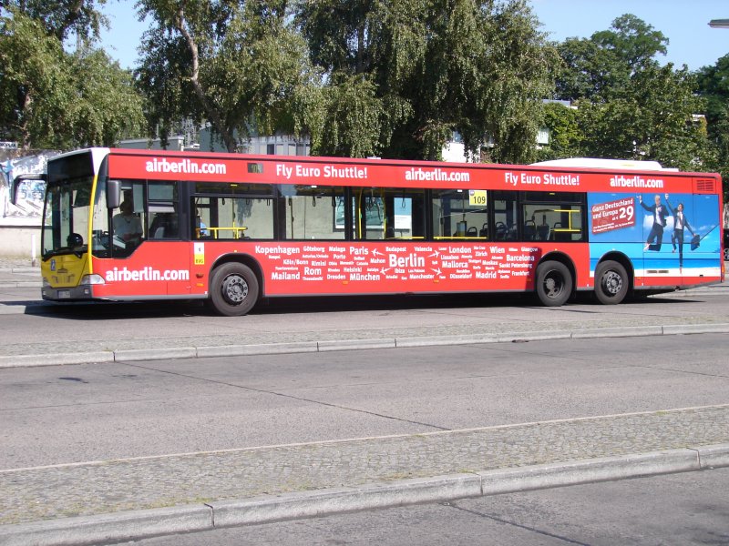 Ein MB Citaro mit AirBerlin Werbung. Dieser Bus fhrt auf der Linie 109 Berlin Zoologischer Garten - Flughafen Tegel. Aufgenommen am 05.08.07