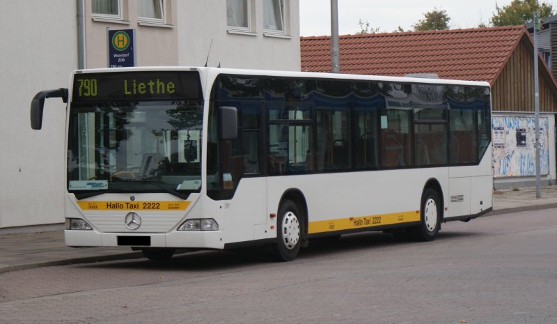 Ein Mercedes Bus stand am 14.09.2009 in Wunstorf am ZOB.
