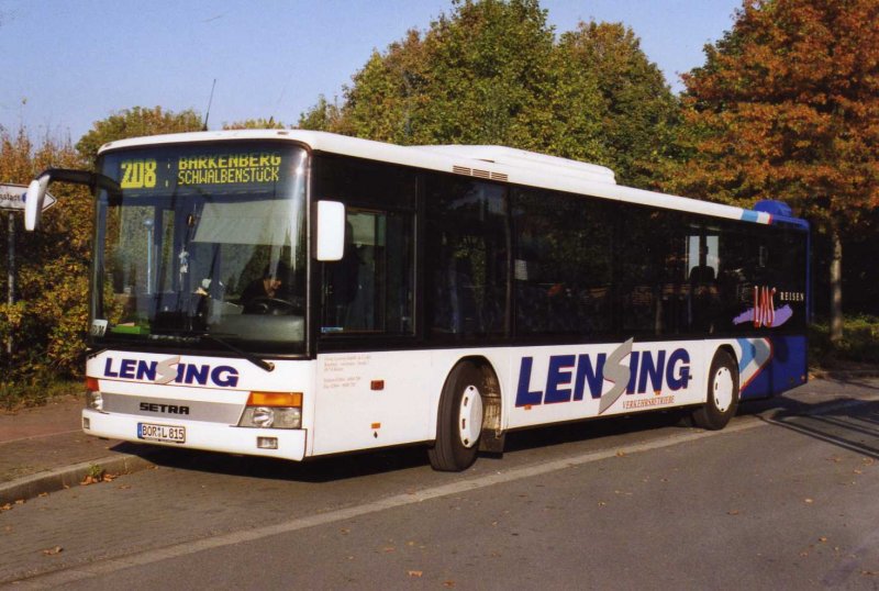 Ein SETRA S315NF des Unternehmers Lensing aus Reken/Westf am ZOB in Dorsten (Herbst 2007).