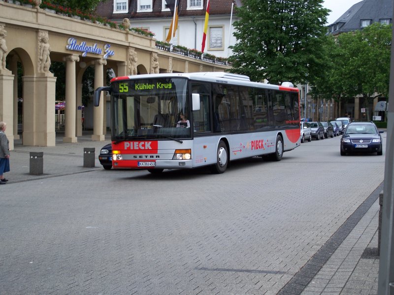 Ein Setra S315NF von Pieck Reisen in Karlsruhe am HBF.