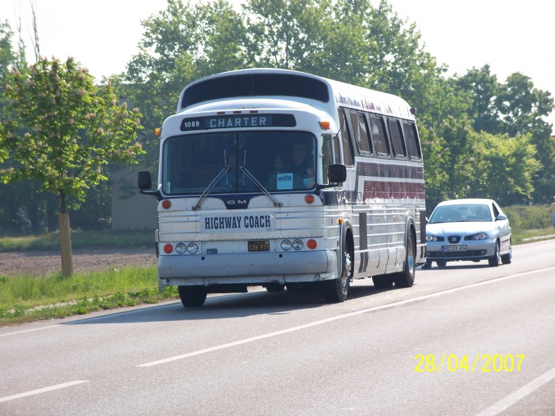 Ein unbekannter Highway Coach Bus. Der Bus nahm an der Ausfahrt des Busoldtimertreffs von Sinsheim nach Speyer und anschlieend wieder nach Sinsheim teil. Organisiert wurde das treffen von den Technik Museen Sinsheim und Speyer. 