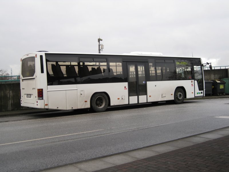 Ein Volvo 8700 der KVG in Harburg. Diese Busse gibt es auch als 15-m-Bus. Das besondere an diesen Bussen ist, dass sie Stufen haben, (Low Entry). Diese Busse wurden von 2006 bis Ende 2008 an die KVG geliefert.
