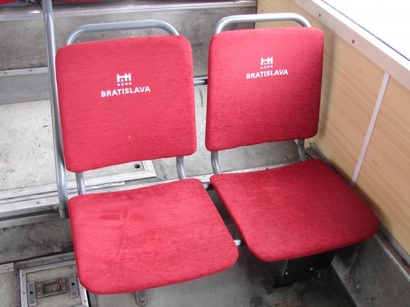 Eine Sitzbank in einen Bus in Bratislava. Aufgenommen am 23.10.2007