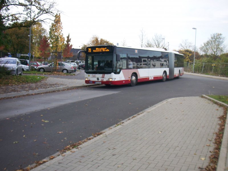 Ersatzverkehr fr die Linie U79 gafahren von der Duisburger Verkehrsgesellschaft bei der Einfahrt nach Wittlaer kommend von Duisburg.