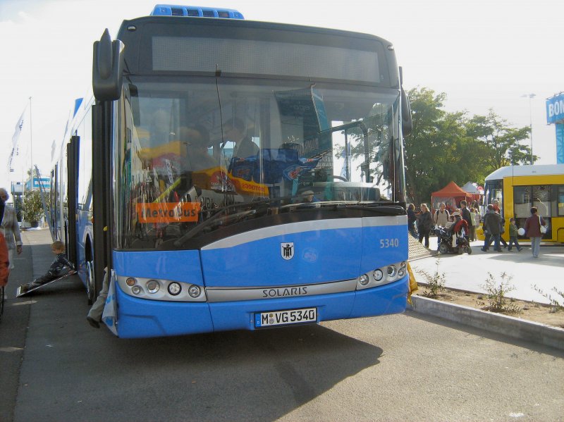 Frontansicht Solaris Urbino Hybrid-Bus aus Mnchen auf der InnoTrans Berlin, September 2008