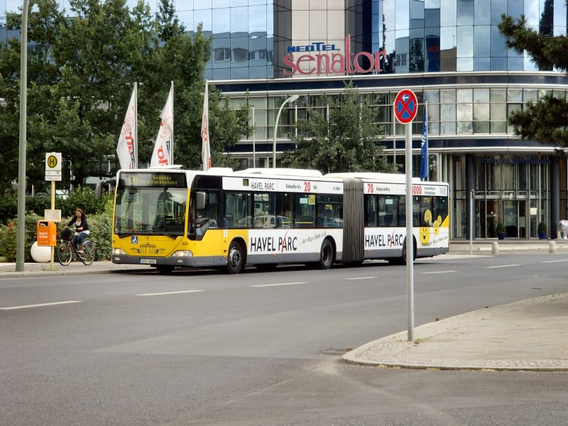 Gelenk-Stadtbus in Berlin-Spandau, Juni 2008