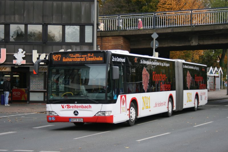 HAM B 1056 in Dortmund Hrde mit der Linie 427 mit Werbung fr die Rippchenbraterei Dortmund.
31.10.2009