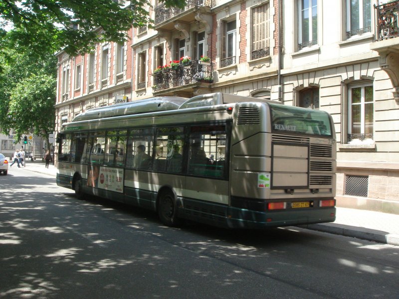 Heckansicht eines Renault Bus in Strasbourg. Vom selben Typ gibt es auch welche in Paris.
