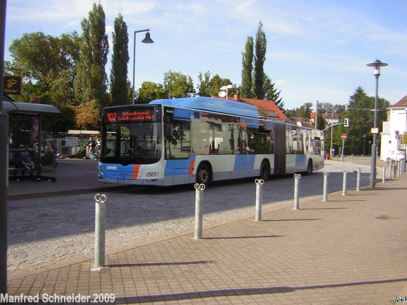 Hier auf diesem Foto ist ein MAN  Lions City Gelenkbus zu sehen. Das Foto wurde am 11.09.2009 auf dem Dudweiler Dudoplatz aufgenommen.