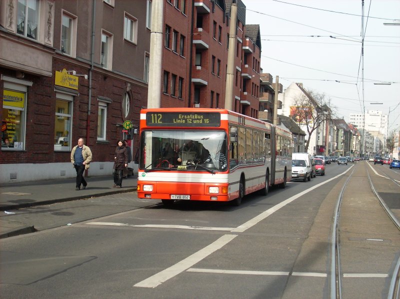 Hier Ein MAN-Gelenkzug der Klner Verkehrsbetriebe beim Schienenersatzverkehr fr die Stadtbahnlinien 12 und 15.