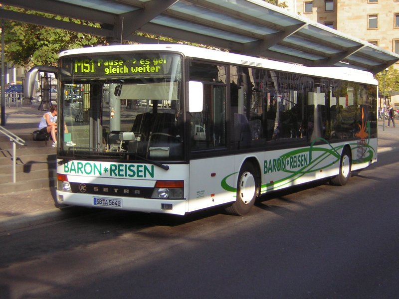 Hier ist ein Setra der Firma Baron zu sehen. Der Bus fhrt fr die RSW. Das Foto habe ich am 29.09.2009 am Hauptbahnhof in Saarbrcken aufgenommen.