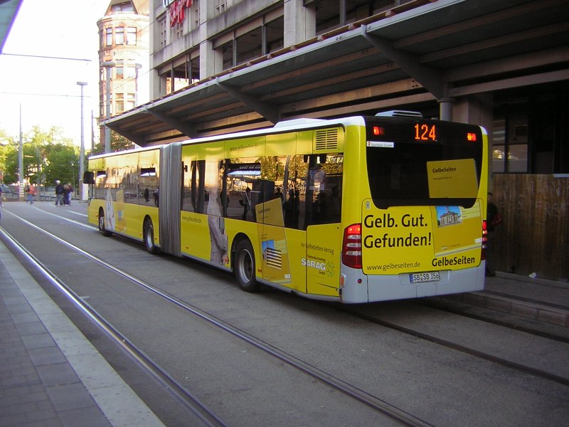 Hier habe ich nochmal den Citaro Gelenkbus mit Gelbe Seiten Werbung Fotografiert. Ich glaube das dieses Foto besser ist als das erste. Das Foto wurde am 26.09.2009 in Saarbrcken aufgenommen.