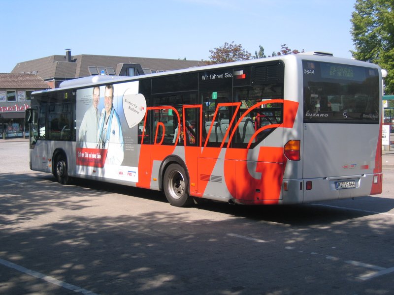 hier sieht man ein Silberpfeilebus am Schenefelder Platz.