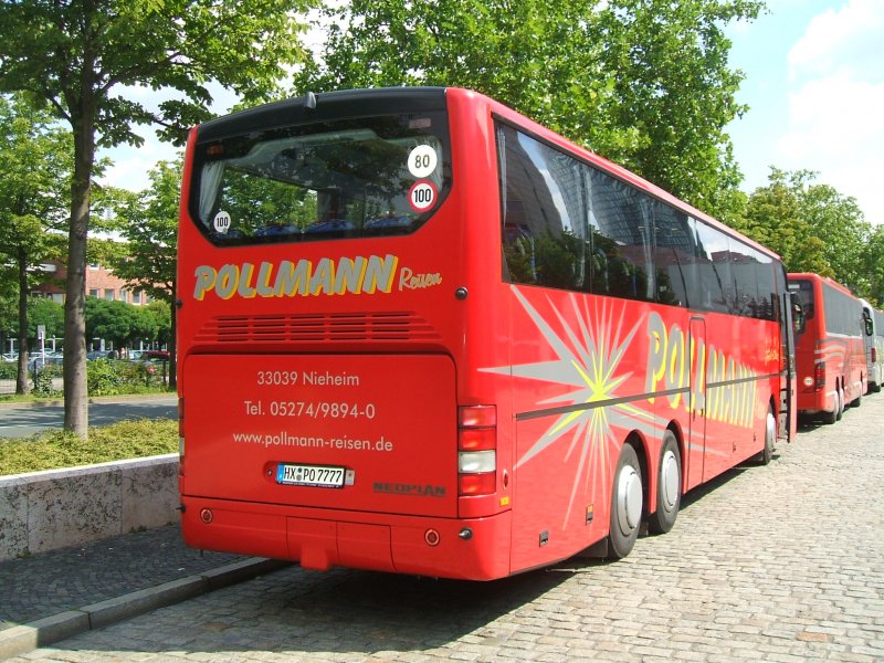 Hinterfront des Neoplan Euroliner von Busreisen Pollmann in
Dortmund Bbf. 
