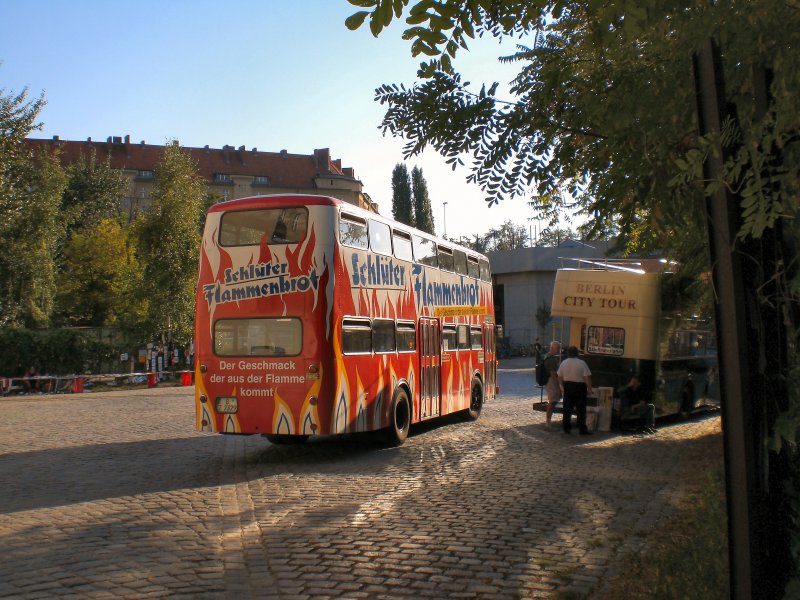 Hist. Bus mit Werbung Flammenbrot an der Hst. Monumentenhalle, Sonderverkehr September 2007