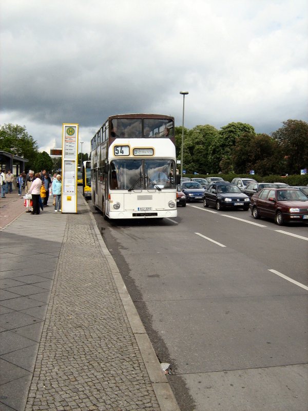 Hist. Doppeldecckerbus in Berlin-Spandau, Mai 2007