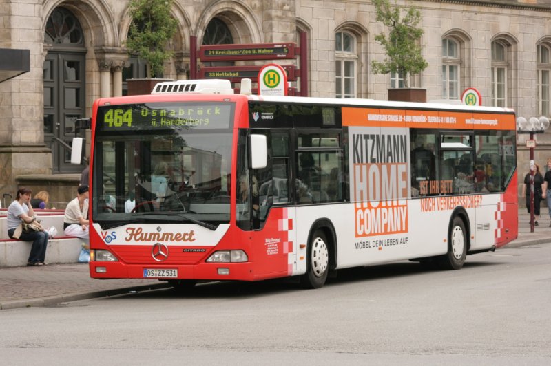 Hummert OS ZZ 531 mit der Linie 464 in Osnabrck Stadtmitte.
Er trgt Werbung fr Kitzmann Homecompany.
