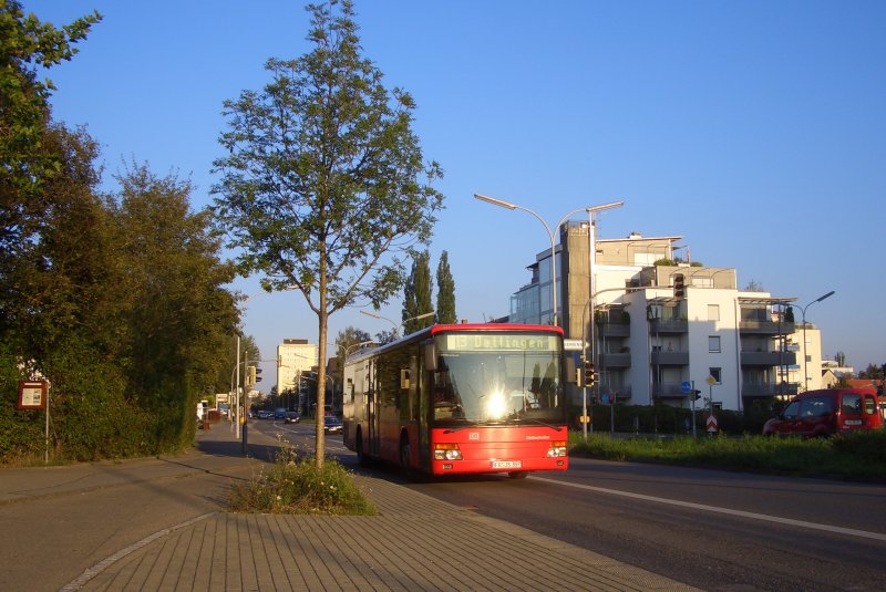 Ich sitze an der Haltestelle  am Friedhof  und sehe den Bahnbus FR JS 357 als Konstanzer Stadtbuslinie 13 KN ankommen.
06.08.09.