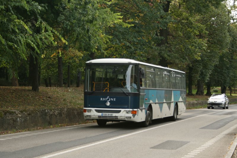 In Ternay kam mir dieser Irisbus Rcro entgegen, ein Bus, der ursprnglich von Karosa entwickelt wurde. (7. Oktober 2009)