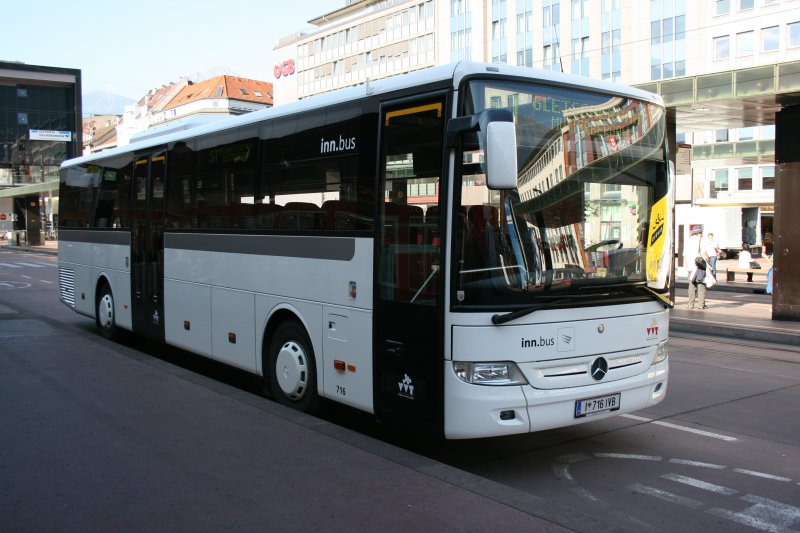 IVB, Innsbruck, Nr. 716 (I716IVB, Mercedes-Benz Integro Facelift) am 25.7.2008 am Bahnhof innsbruck. 