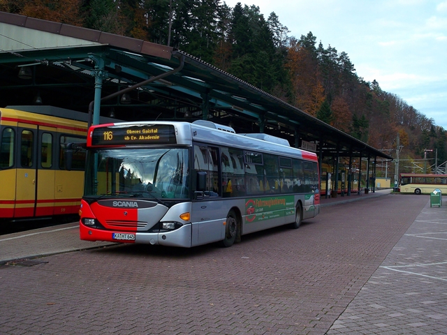 KA-HT 645 fhrt als Linie 116 zum Oberen Gaistal. Aufgenommen in Bad Herrenalb am 3.11.2009