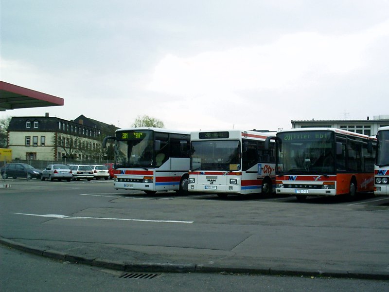 KO-MV 293, TR-V 997 und TR-V 743 (v.l.n.r.)stehen im Betriebshof  Trier  und warten dort zur nchsten Fahrt.