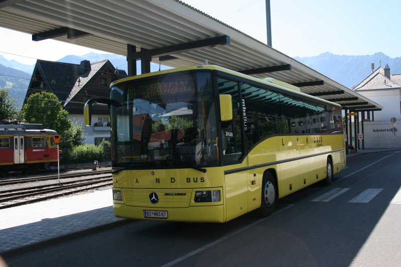 Landbus Montafon / mbsBUS Nr. 67 (MB Integro) am 25.7.2008 am Bahnhof Schruns. 