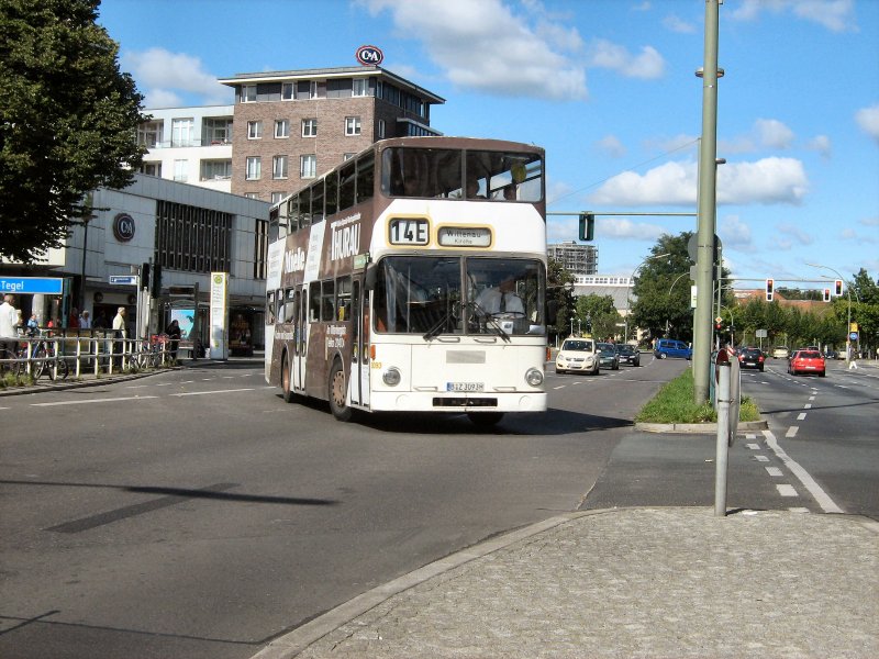 Linie 14E nach Wittenau Kirche, hier in Alt-Tegel am 13.9.2008