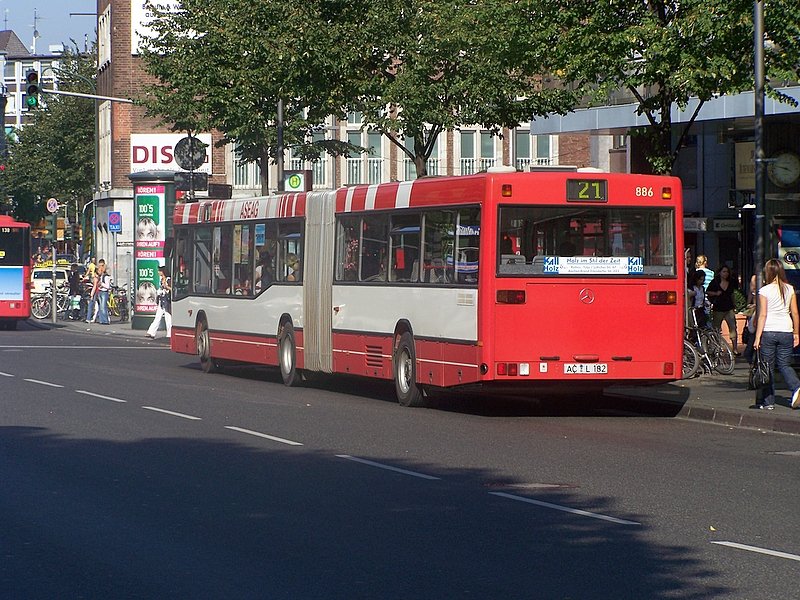 Linie 21(M O 405G) beim Halt am Aachener Elisenbrunn. 22.09.07