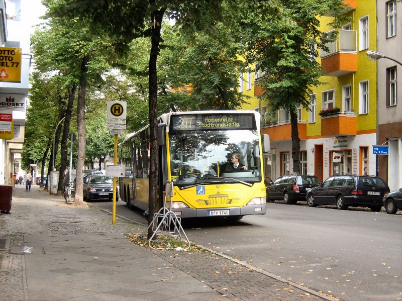 Linienbus der BVG in Berlin-Neuklln , August 2007