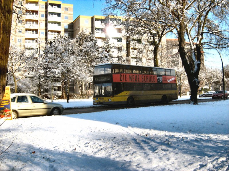 Linienbus der BVG im winterlichen Spandau, Januar 2009