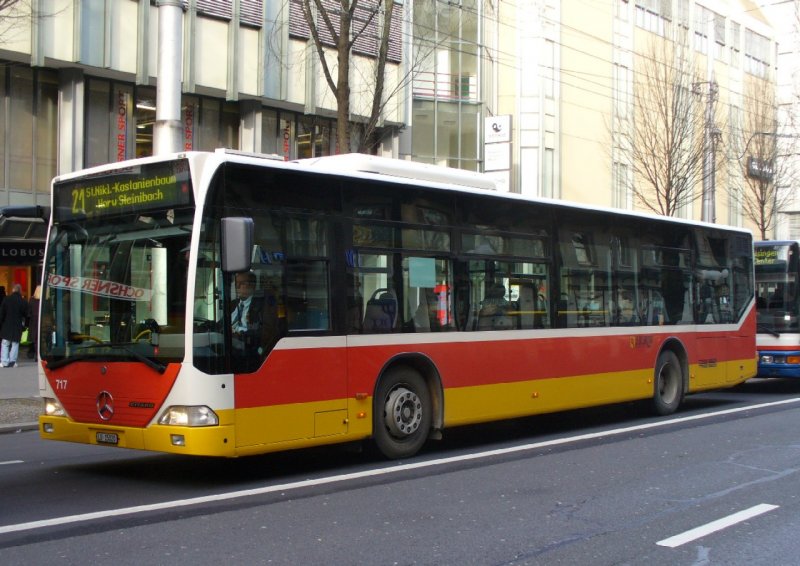 Luzern - Mercedes Citaro Bus Nr.717  LU 15020 unterwegs in Luzern am 26.01.2008