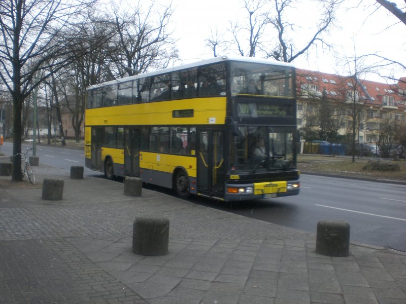 MAN-Doppeldecker auf der Linie 181 nach U-Bahnhof Walther-Schreiber-Platz am U-Bahnhof Alt-Mariendorf.
