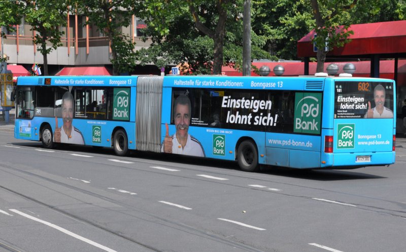 MAN Gelenkbus, Linie 602, RVK, mit markanter  Rainer Brand  - Werbung - Busbahnhof Bonn 08.07.2009