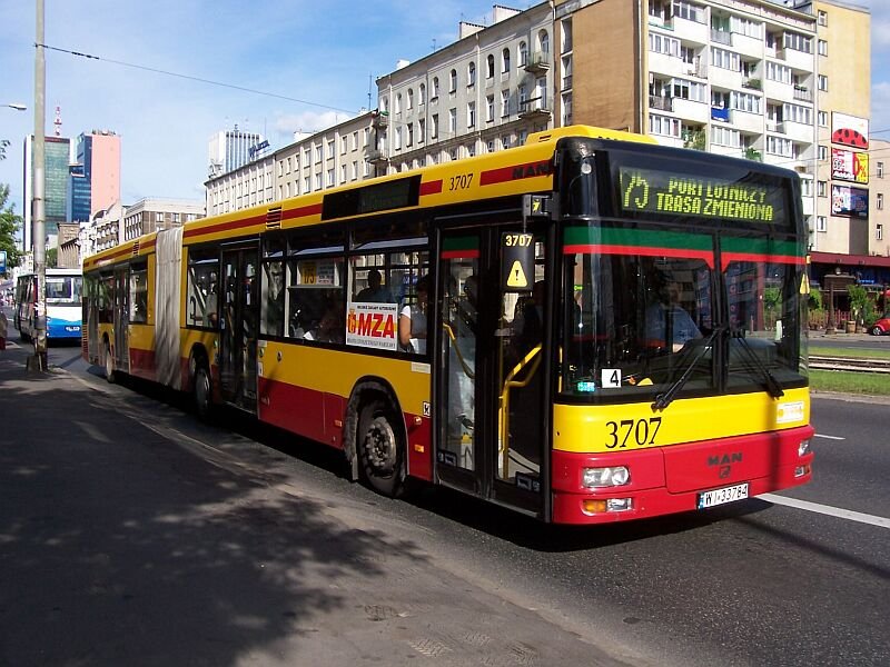 MAN-Gliederbus 3707, Linie 75 im Juni 2005 in Warschau Centrum