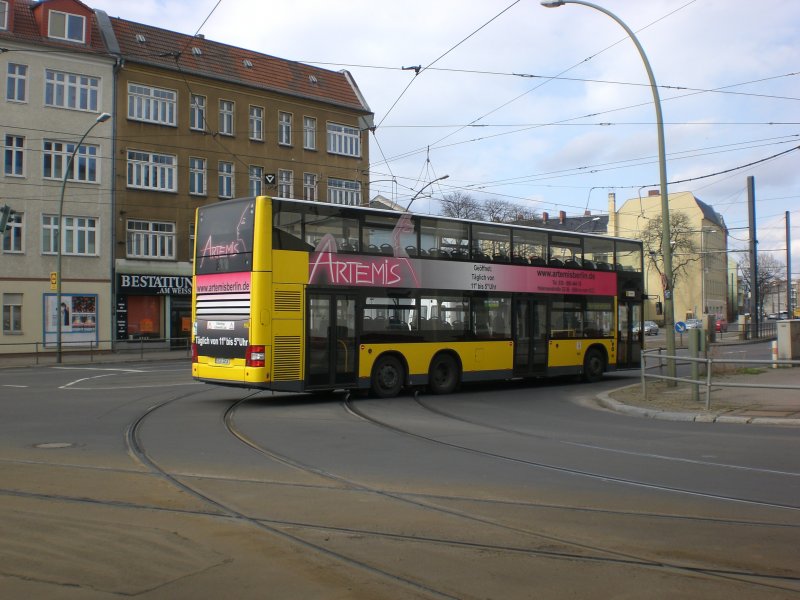 MAN Lion's City DD (Doppelstock) auf Betriebsfahrt an der Haltestelle Weiensee Falkenberger Strae/Berliner Allee.