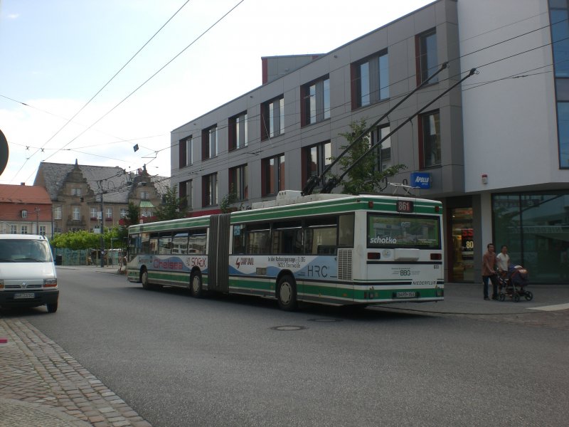 MAN Niederflurbus 1. Generation (Oberleitung) auf der Linie 861 nach Nordend an der Haltestelle Am Markt.
