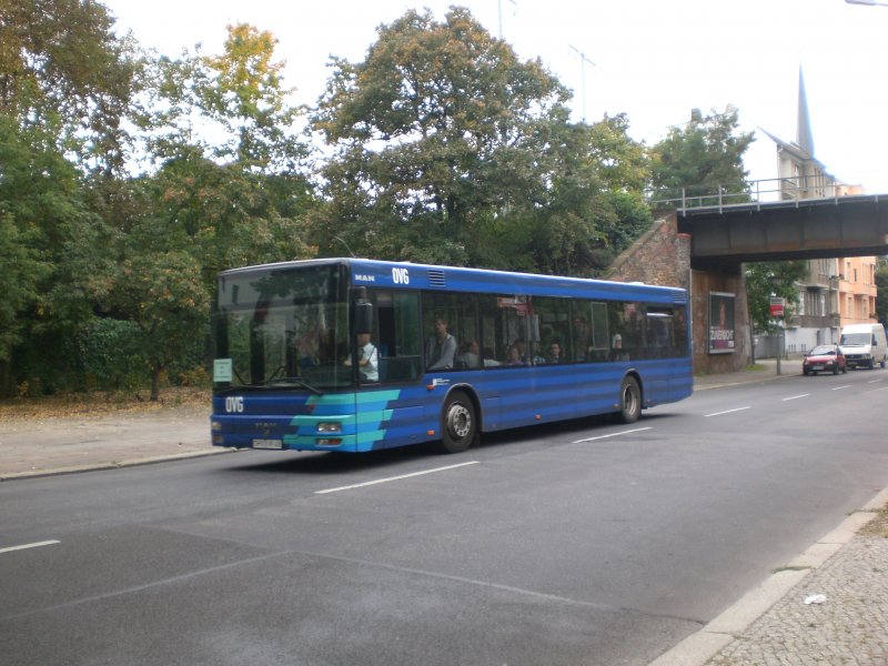 MAN Niederflurbus 2. Generation als SEV fr die S-Bahnlinien 5,7,75 zwischen S-Bahnhof Rummelsburg und S+U Bahnhof Lichtenberg am S-Bahnhof Nldnerplatz/Schlichtallee.
