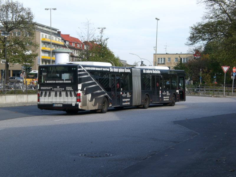 MAN Niederflurbus 2. Generation auf der Linie 9 nach Rahlstedt Sorenkoppel am U-Bahnhof Wandsbek-Markt.