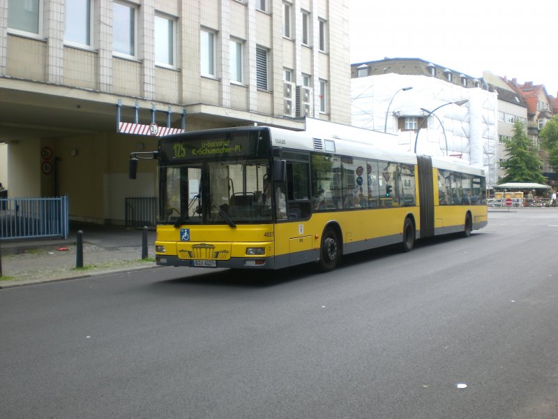 MAN Niederflurbus 2. Generation auf der Linie 125 nach U-Bahnhof Kurt-Schumacher-Platz am U-Bahnhof Alt-Tegel.