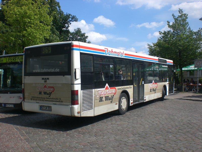 MAN Niederflurbus 2. Generation auf der Linie 369 am Bahnhof Ahrensburg.