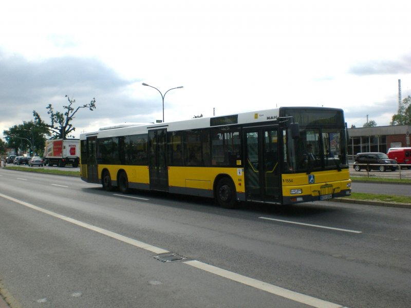 MAN Niederflurbus 2. Generation auf der Linie 171 nach U-Bahnhof Hermannplatz am S-Bahnhof Flughafen Berlin Schnefeld. 
