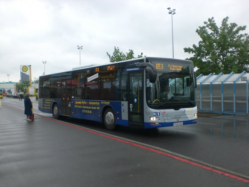MAN Niederflurbus 3. Generation (Lions City /T) auf der Linie 653 nach Bahnhof Falkensee an der Haltestelle Dallgow-Dberitz Havelpark.