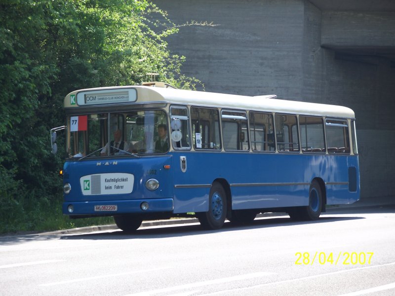 MAN Oldi in Speyer. Der Bus nahm an der Oldtimerausfahrt von Sinsheim nach Speyer und dann wieder nach Sinsheim teil. Organisiert wurde das Treffen von den Technik - Museen Speyer und Sinsheim.