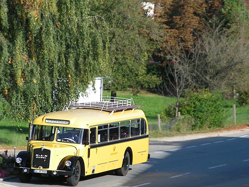 M.A.N_Diesel DeutscherPostbus ist schon Frhmorgens in Ried i.I.unterwegs ;091004